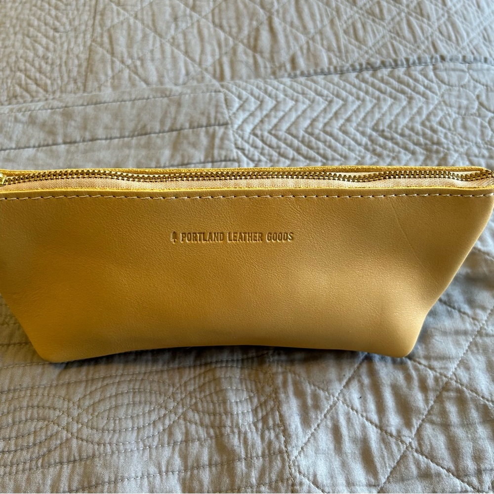Portland Leather Goods (PLG) Champagne Utility Bag - BNNU